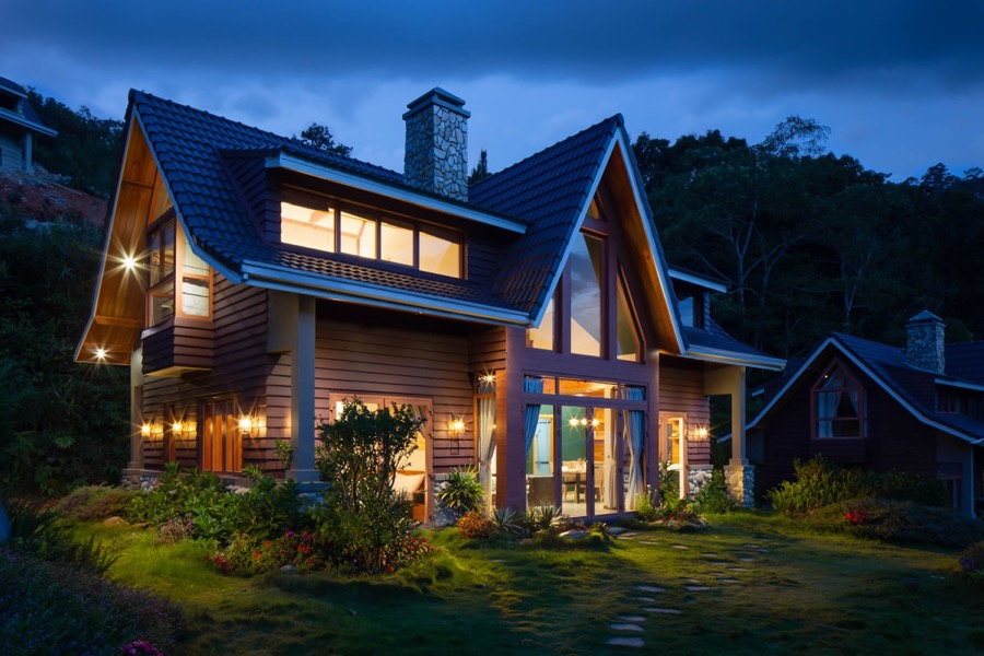 1428 Ridgeview Drive, a four-bedroom listing with an active HeyListed hotline
